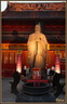 Devant le temple sa statue